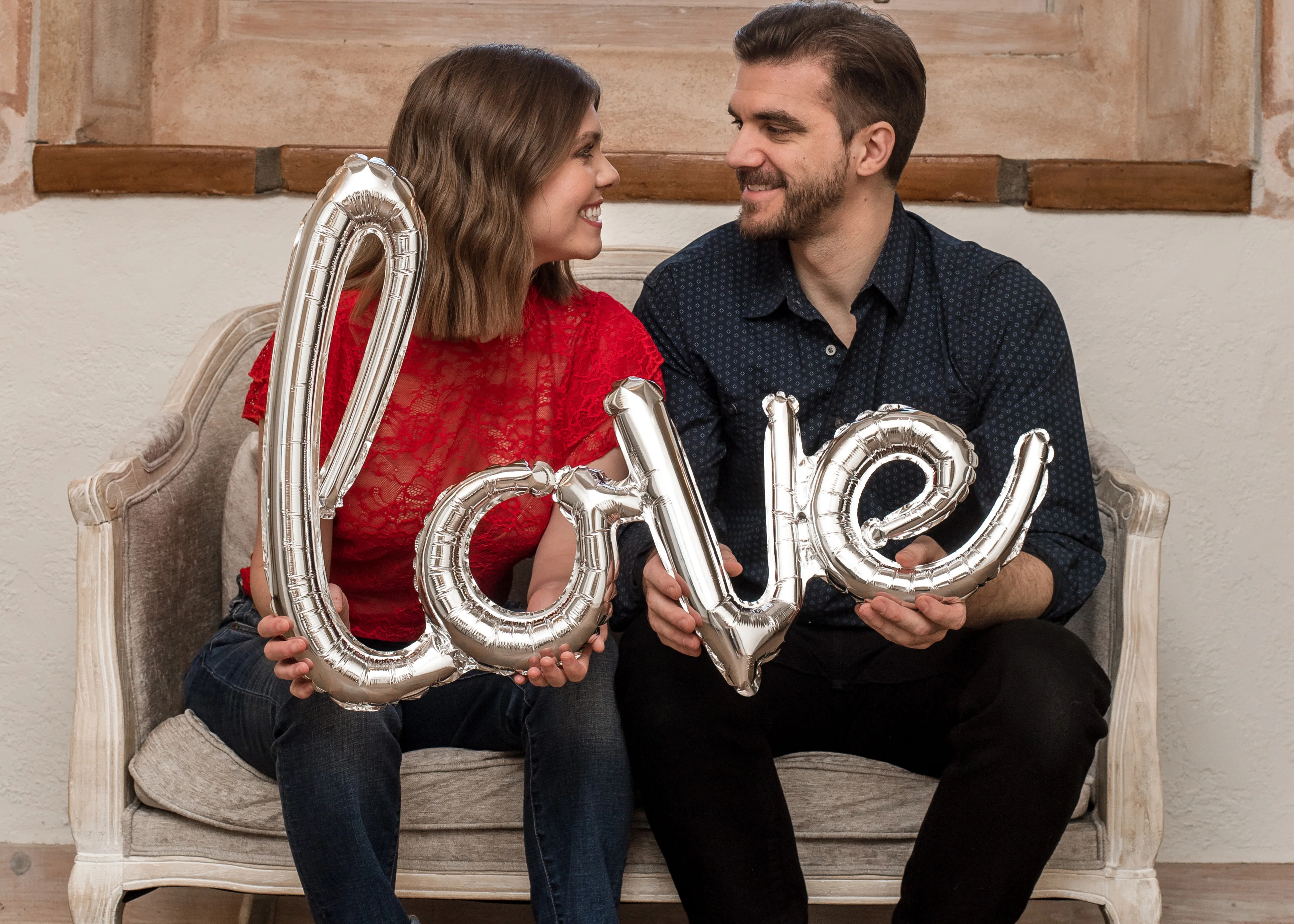 LOVE kaunokirjaimet hopeanvärinen puhallettava foliopallo