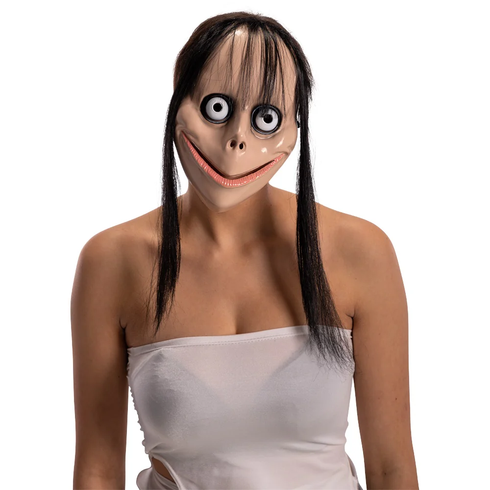 Naamari Momo hiuksilla